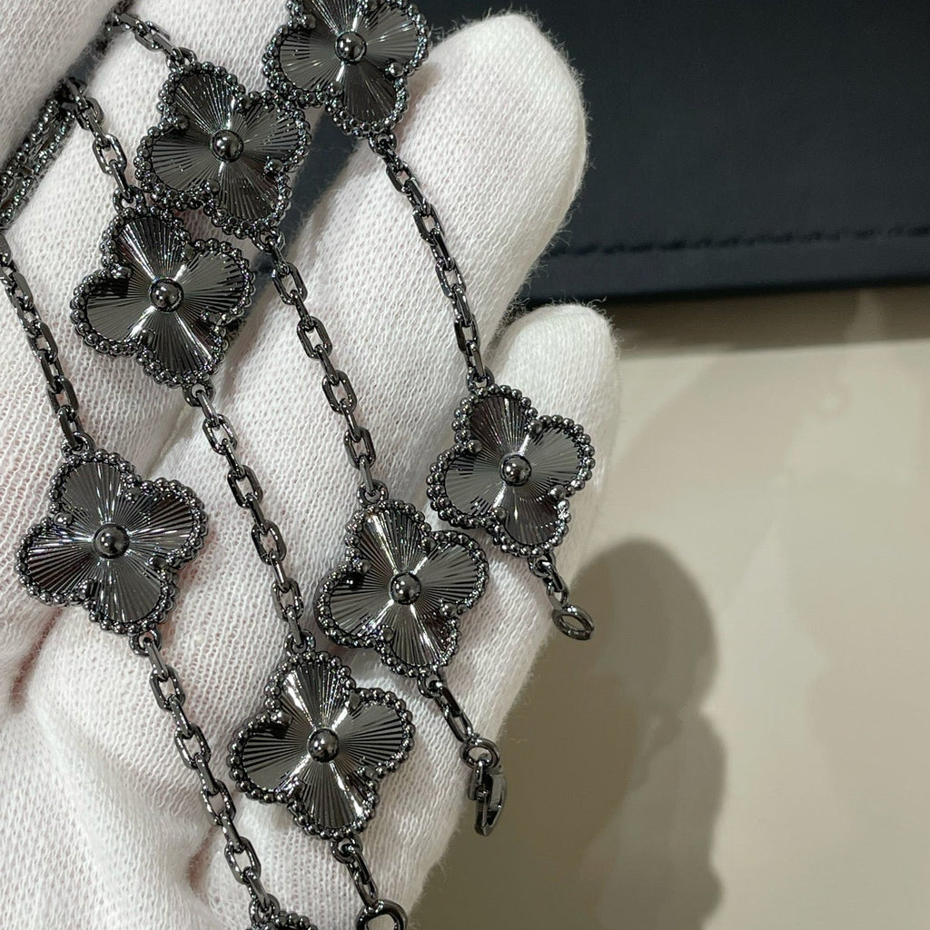 [Glow]New CLOVER 5 MOTIF BLACK BRACELET