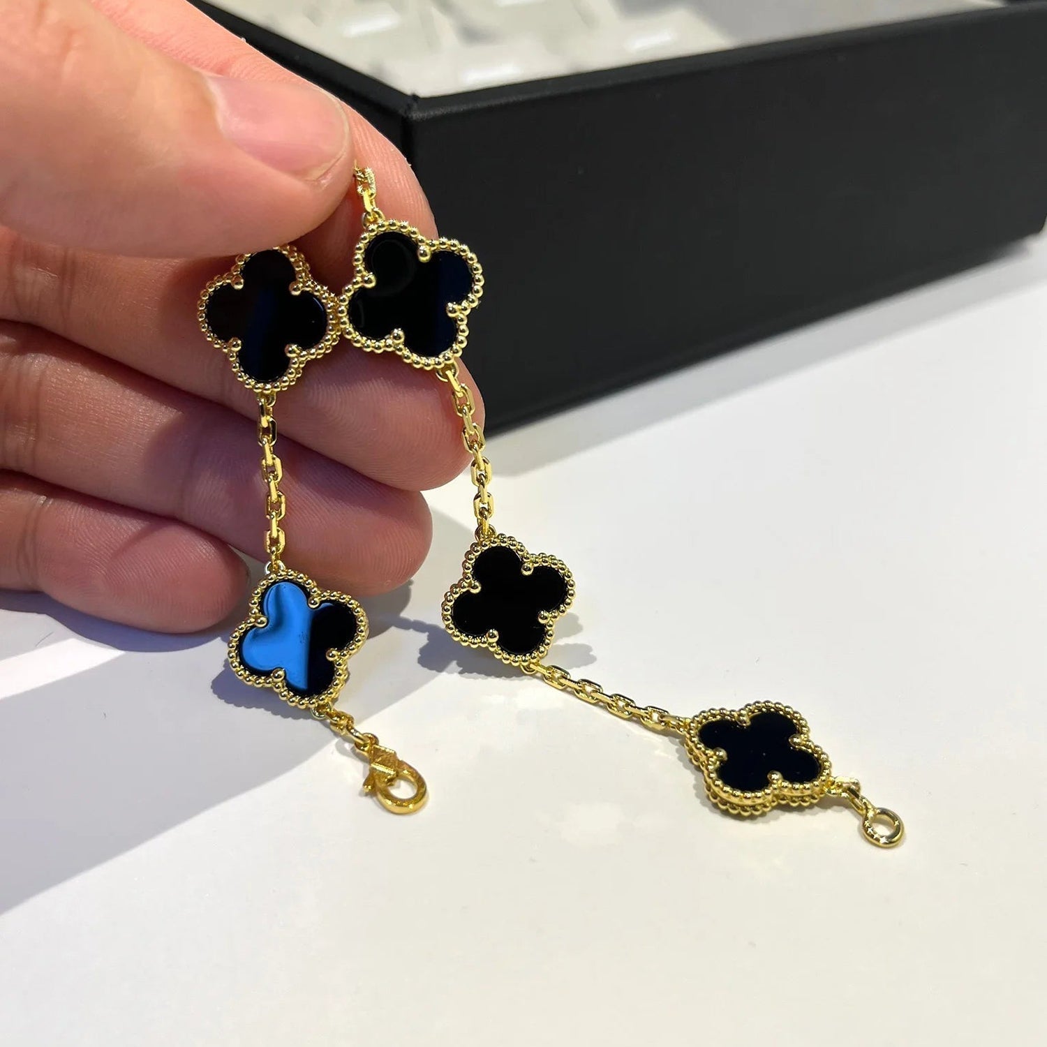 [Glow Jewelry] CLOVER 5 MOTIF ONYXS BRACELET COLLECTION
