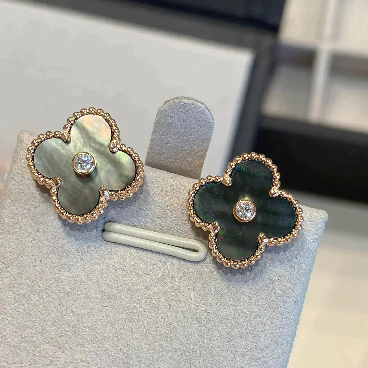¡®Glow¡¯CLOVER MEDIUM 1 MOTIFS GRAY MOP  DIAMOND EARRINGS