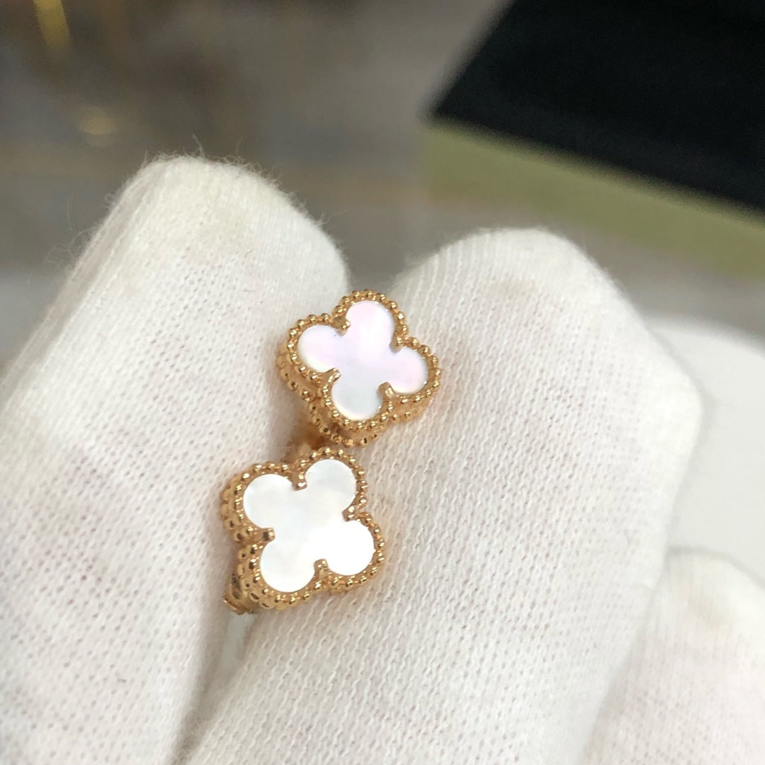 ¡®Glow¡¯CLOVER MINI GOLD EARRINGS