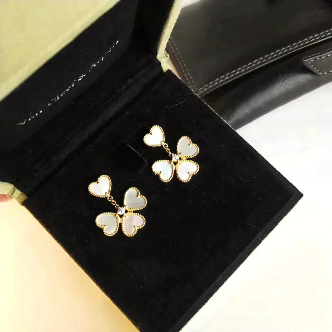 ¡®Glow¡¯CLOVER SWEET WHITE MOP EARRINGS