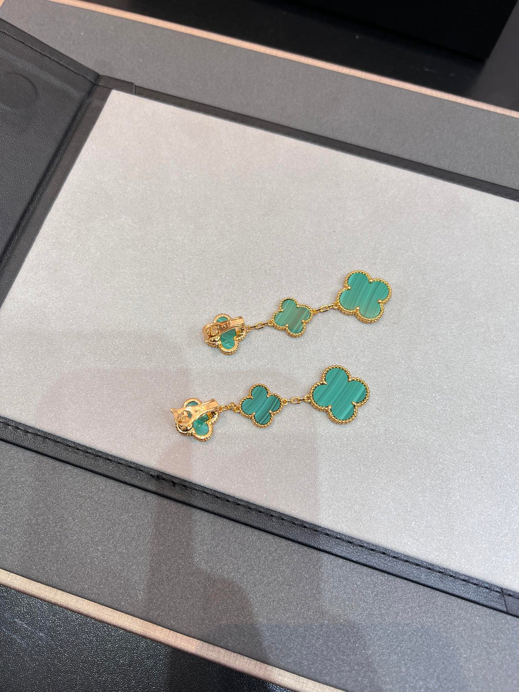¡®Glow¡¯CLOVER MALACHITE 3 MOTIFS GOLD