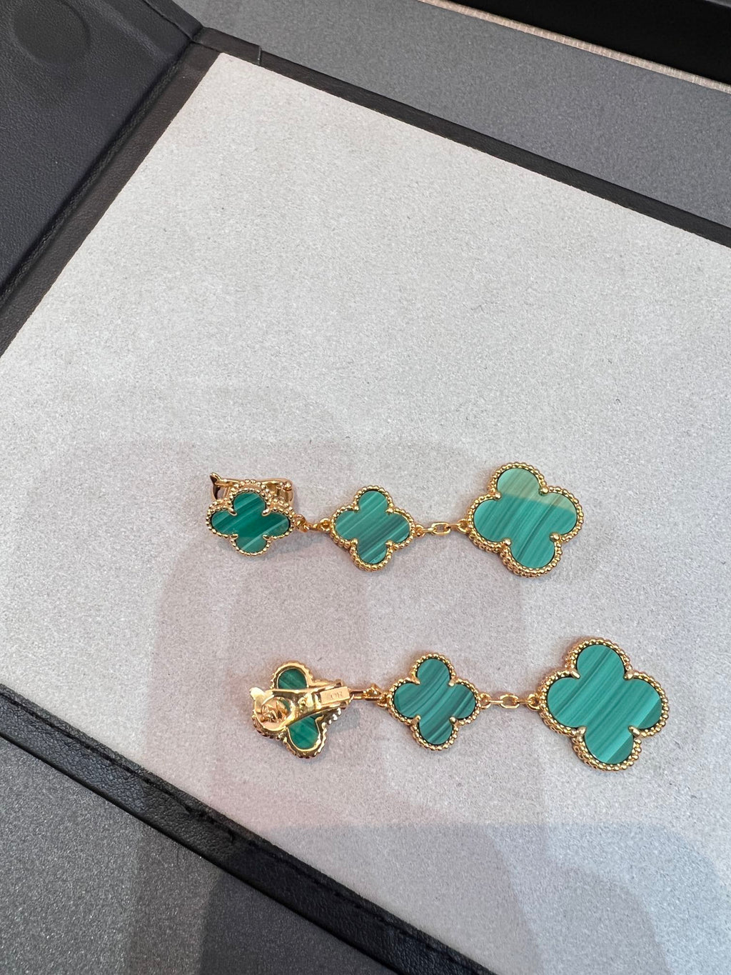 ¡®Glow¡¯CLOVER MALACHITE 3 MOTIFS GOLD