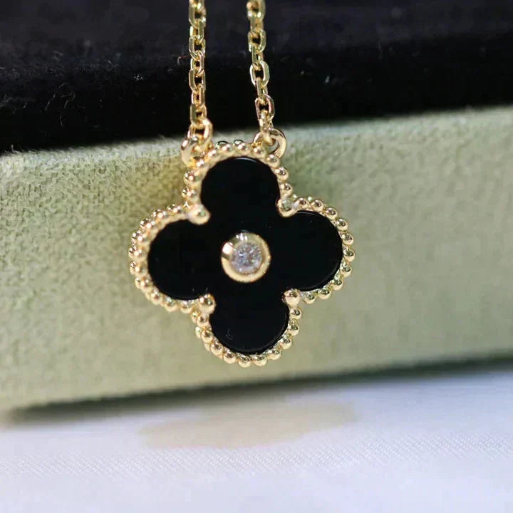 ¡®Glow¡¯CLOVER 15MM DIAMOND ONYX NECKLACE