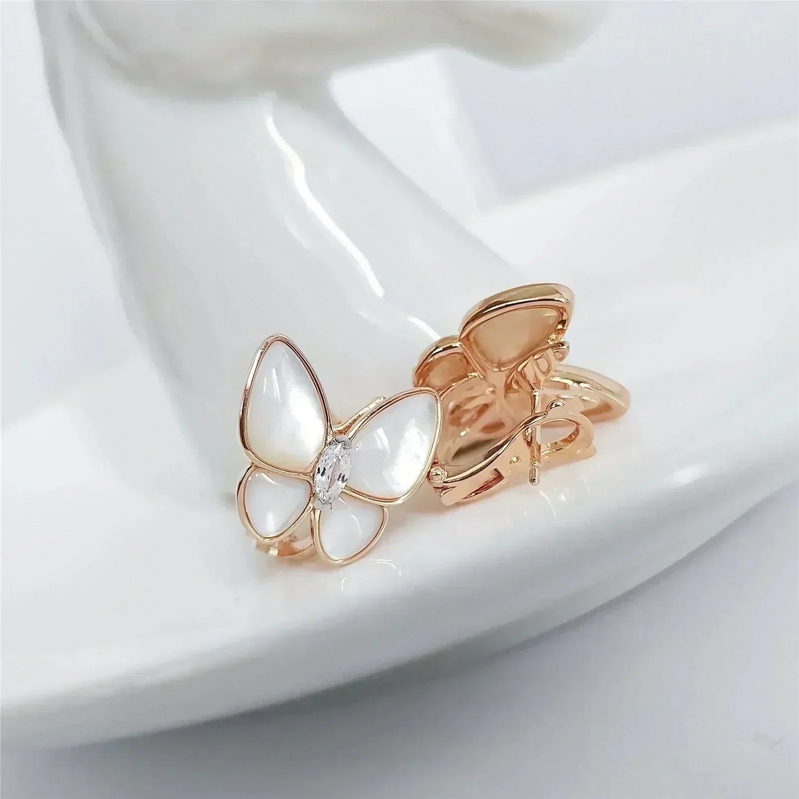 ¡®Glow¡¯BUTTERFLY MOP DIAMOND EARRINGS
