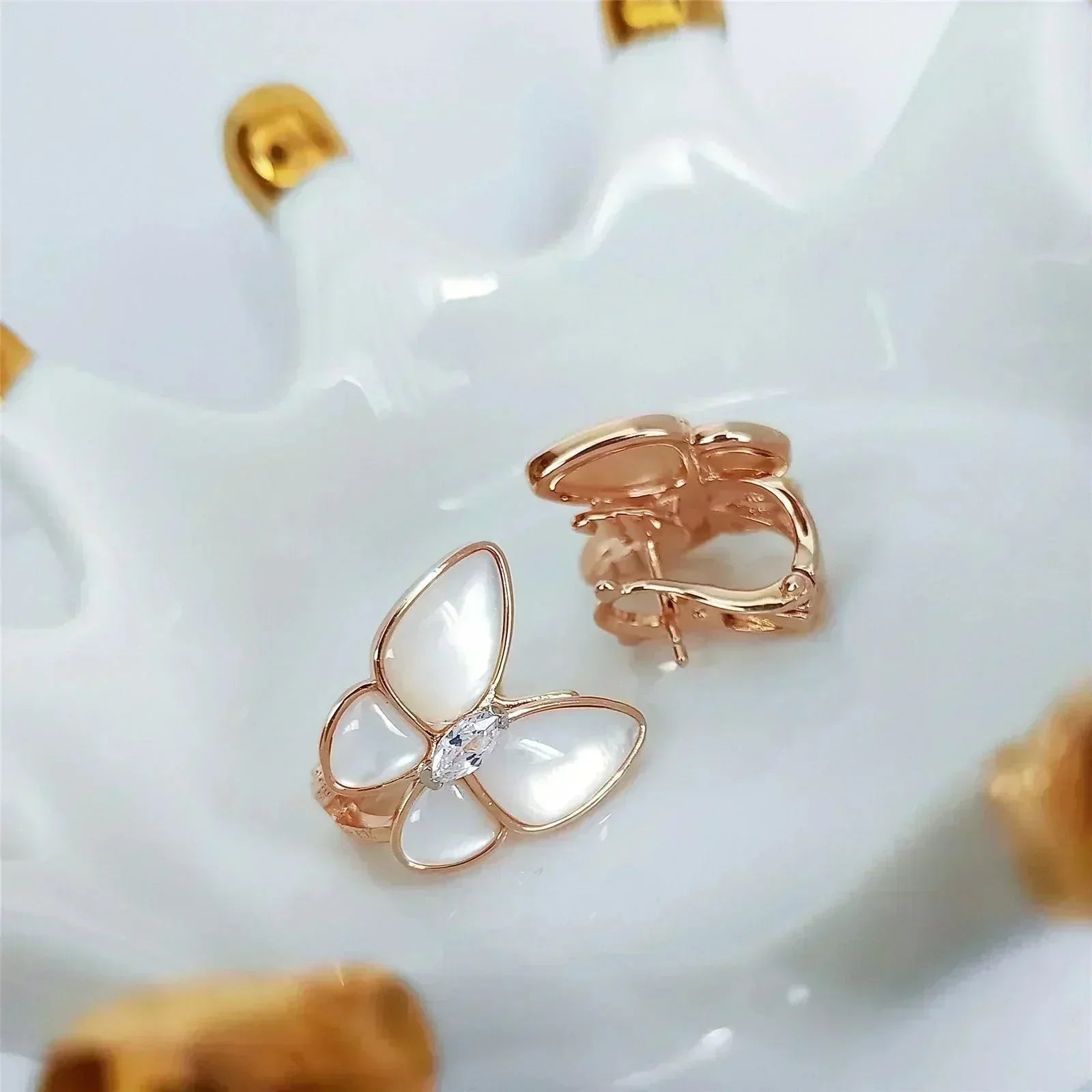 ¡®Glow¡¯BUTTERFLY MOP DIAMOND EARRINGS