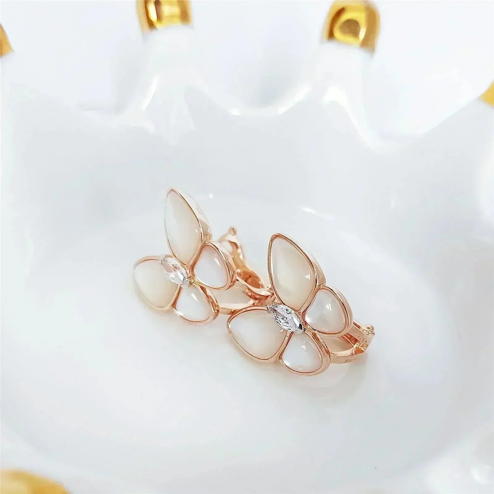 ¡®Glow¡¯BUTTERFLY MOP DIAMOND EARRINGS