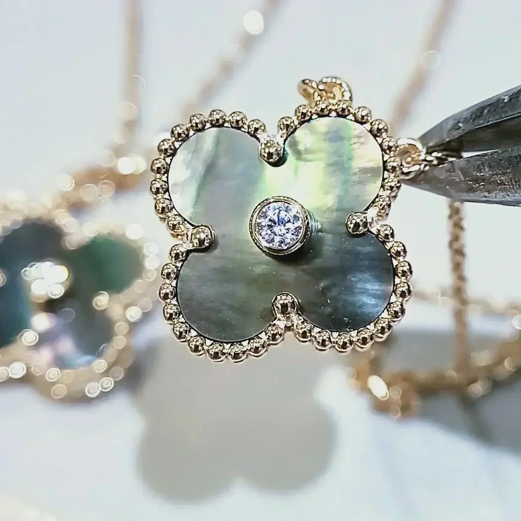 ¡®Glow¡¯CLOVER 15MM DIAMOND AND MOTHER-OF-GREY NECKLACE