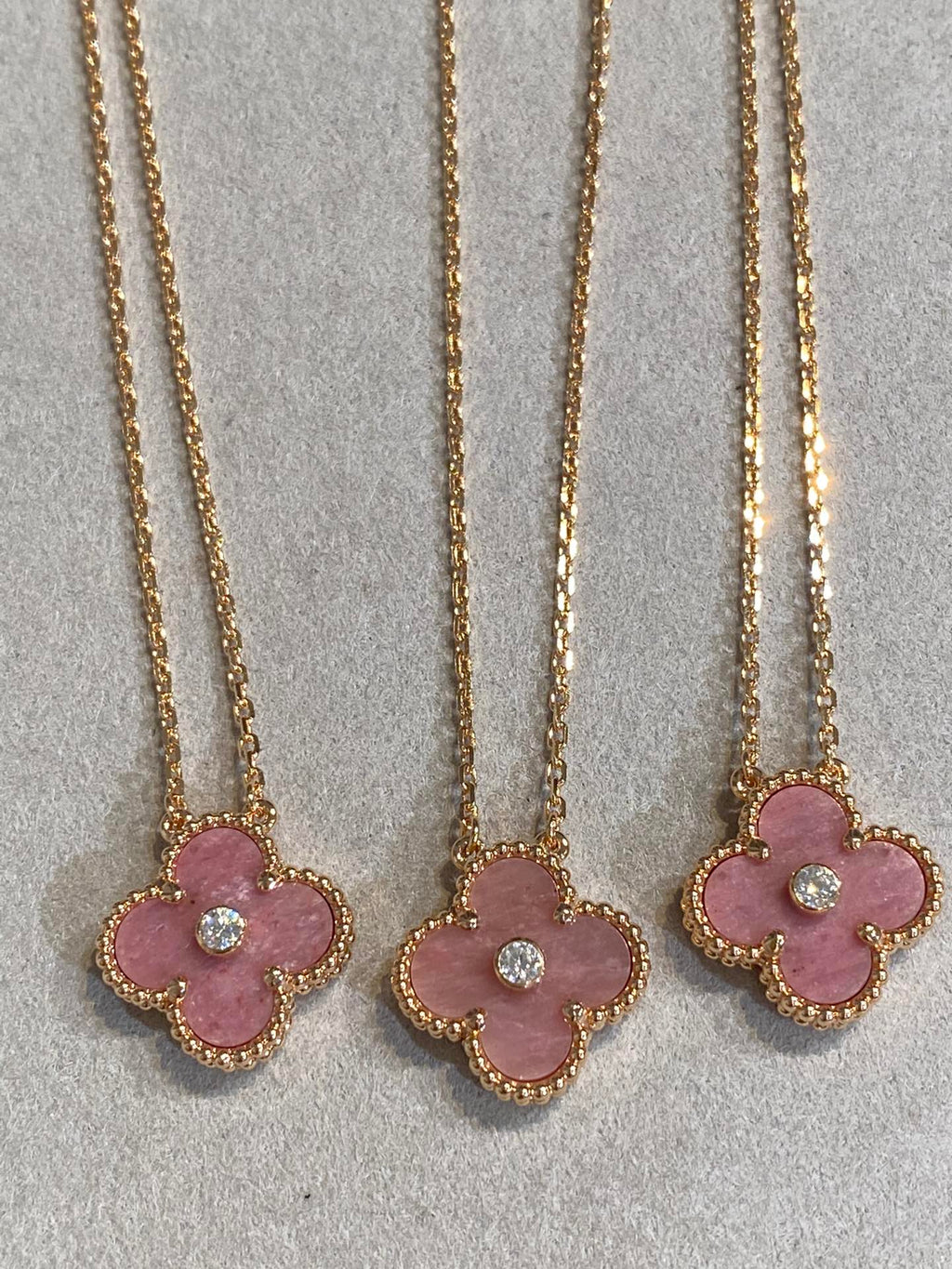 ¡®Glow¡¯CLOVER 15MM DIAMOND RHODONITE NECKLACE