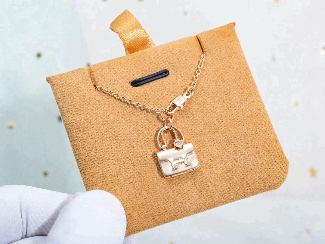 GlowAMULETTE PEDANT ROSE GOLD NECKLACE