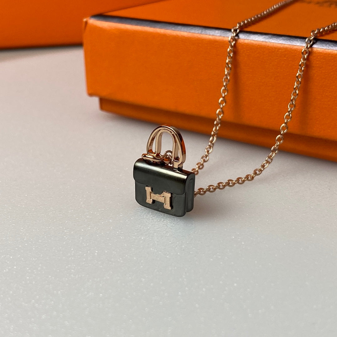 GlowCONSTANCE BLACK PEDANT PINK GOLD NECKLACE
