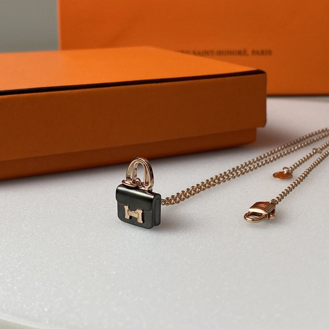GlowCONSTANCE BLACK PEDANT PINK GOLD NECKLACE