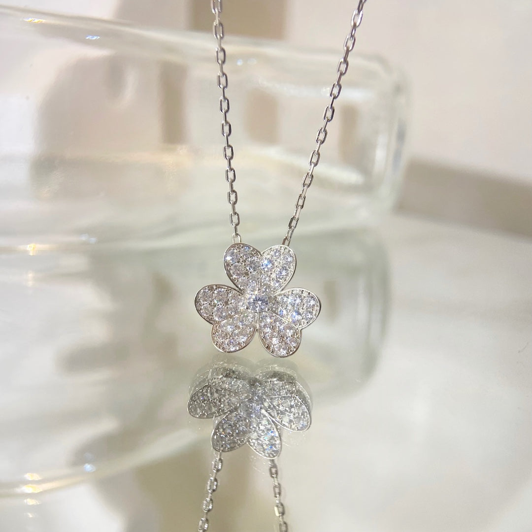 ¡®Glow¡¯FLOWER DIAMOND NECKLACE