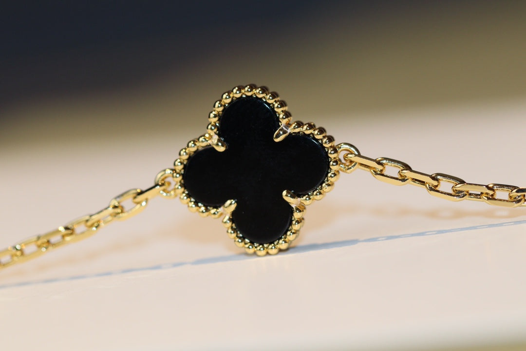 ¡®Glow¡¯CLOVER 20 MOTIFS ONYX ROSE GOLD
