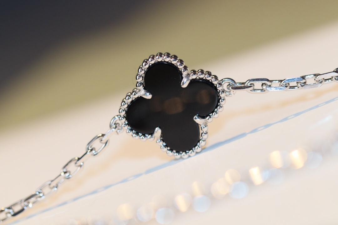 ¡®Glow¡¯CLOVER 20 MOTIFS ONYX DIAMOND SILVER