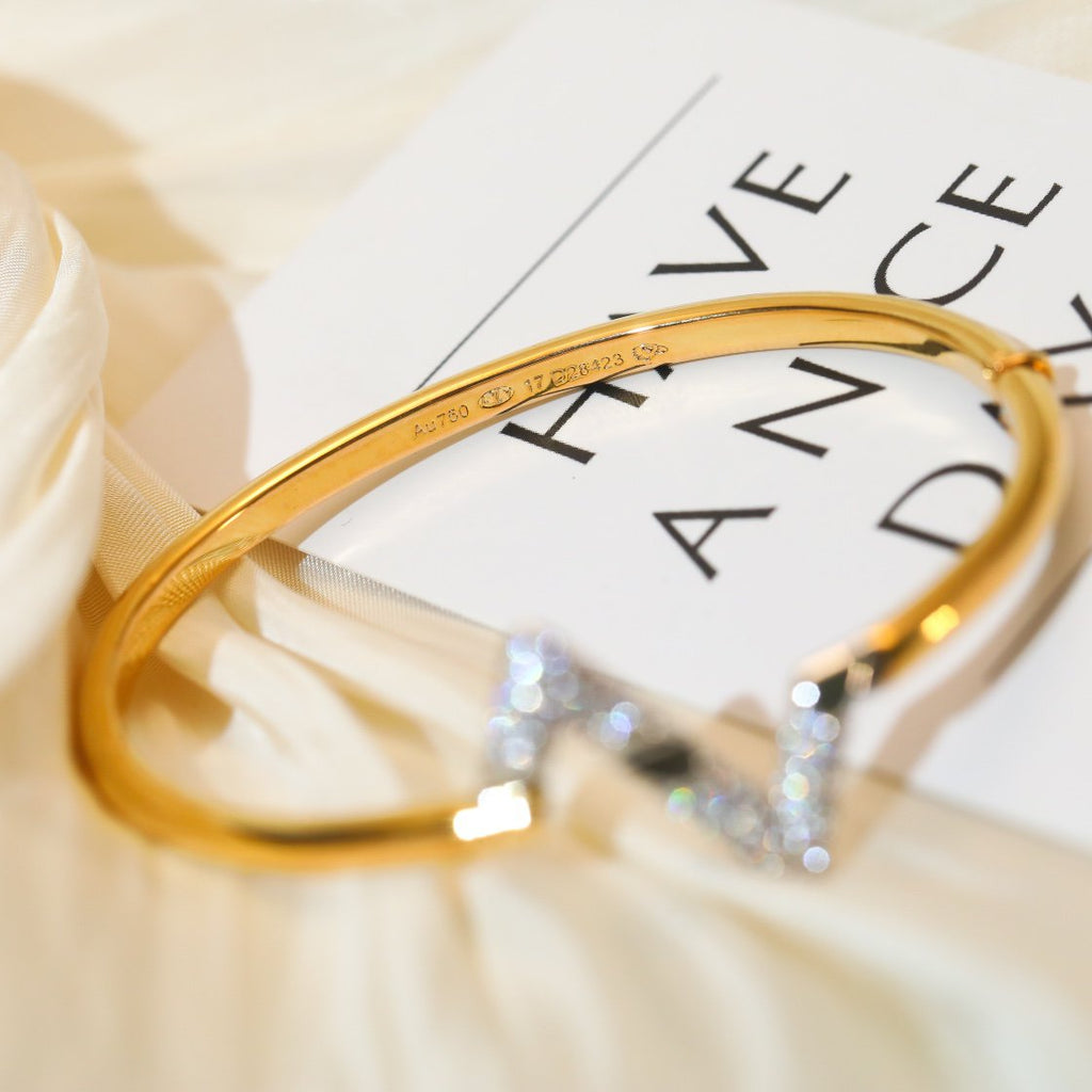 GlowVOLTE UPSITE DOWN GOLD DIAMOND BRACELET