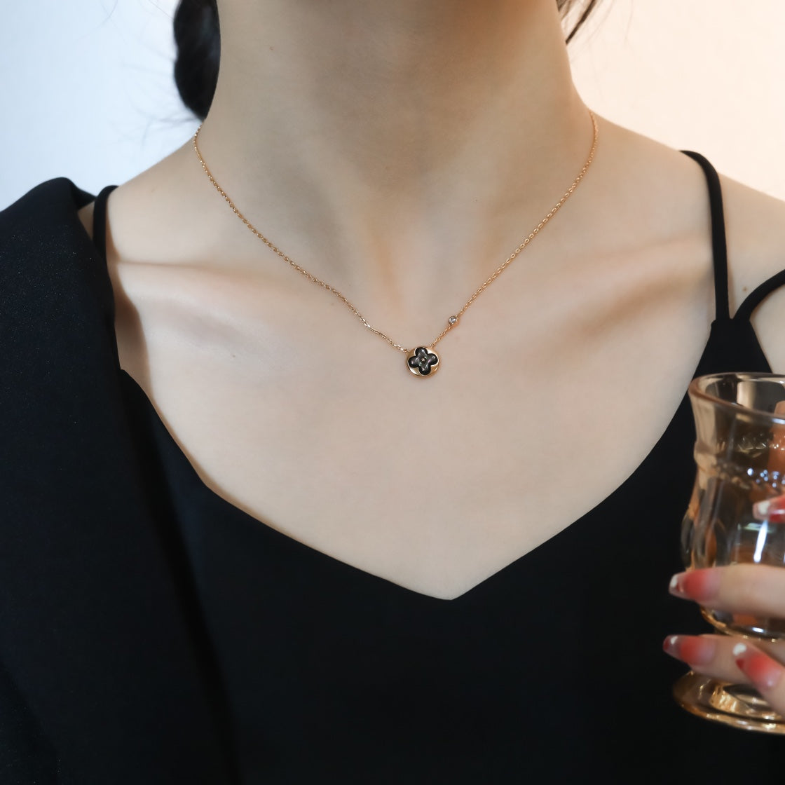 GlowSUN PEDANT PINK GOLD 1 DIAMOND NECKLACE