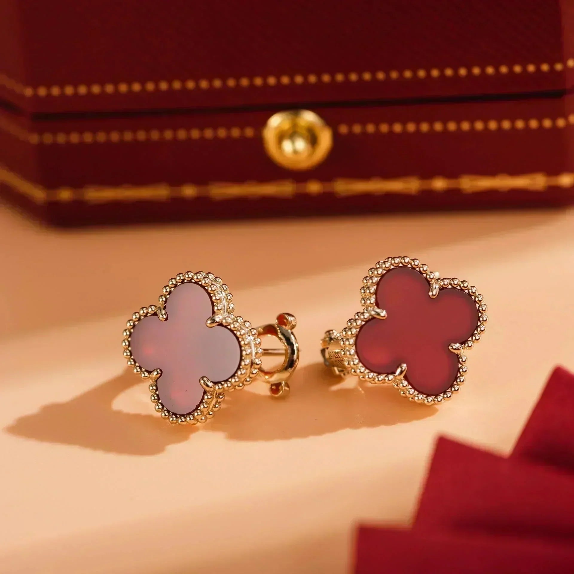 ¡®Glow¡¯CLOVER MEDIUM 1 MOTIFS CARNELIAN  EARRINGS