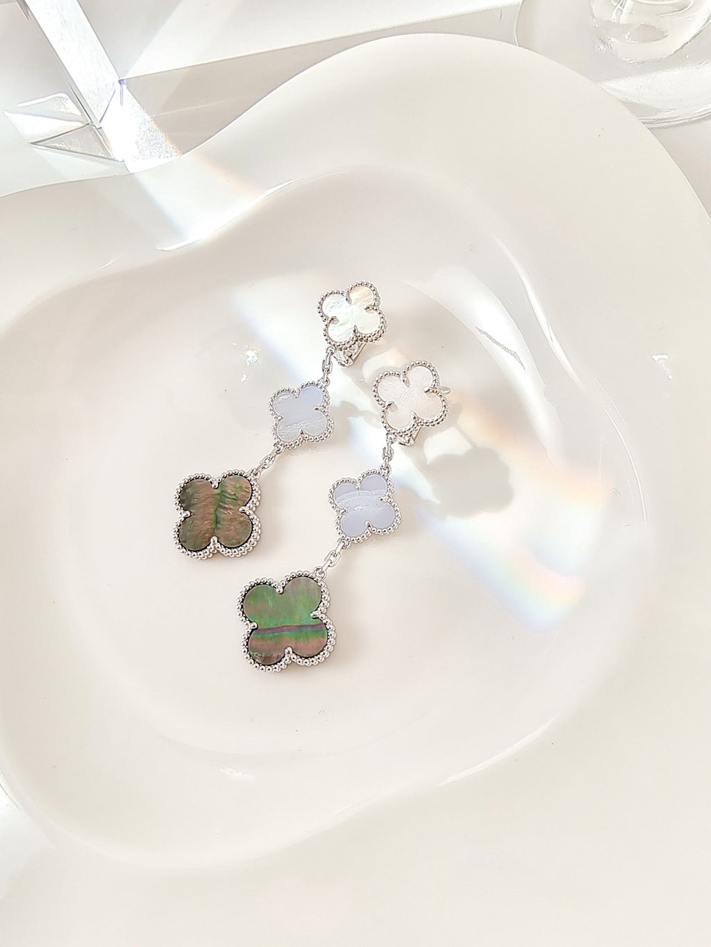 ¡®Glow¡¯CLOVER 3 MOTIFS CHALCEDONY DARK MOP SILVER EARRINGS