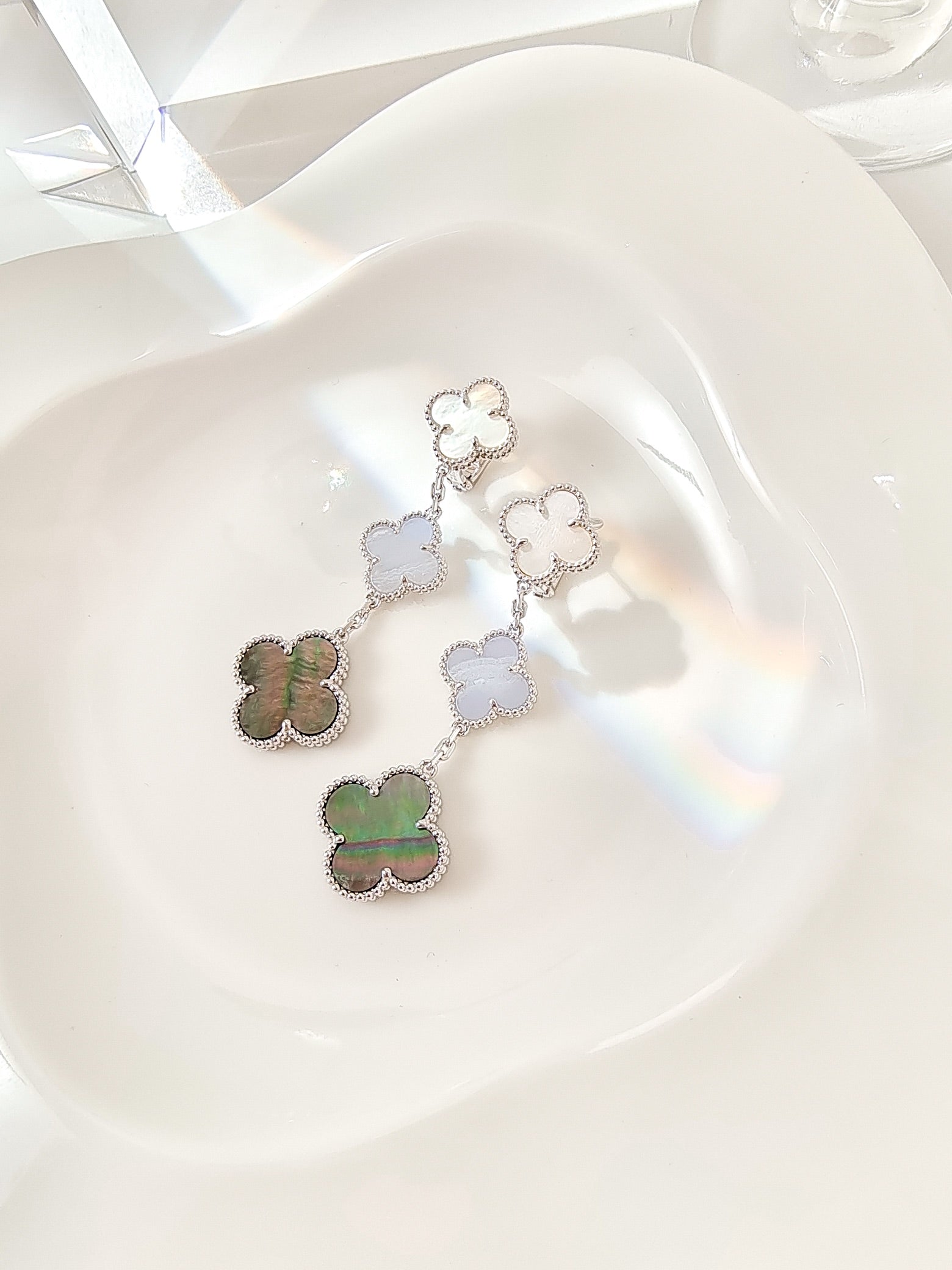 ¡®Glow¡¯CLOVER 3 MOTIFS CHALCEDONY DARK MOP SILVER EARRINGS