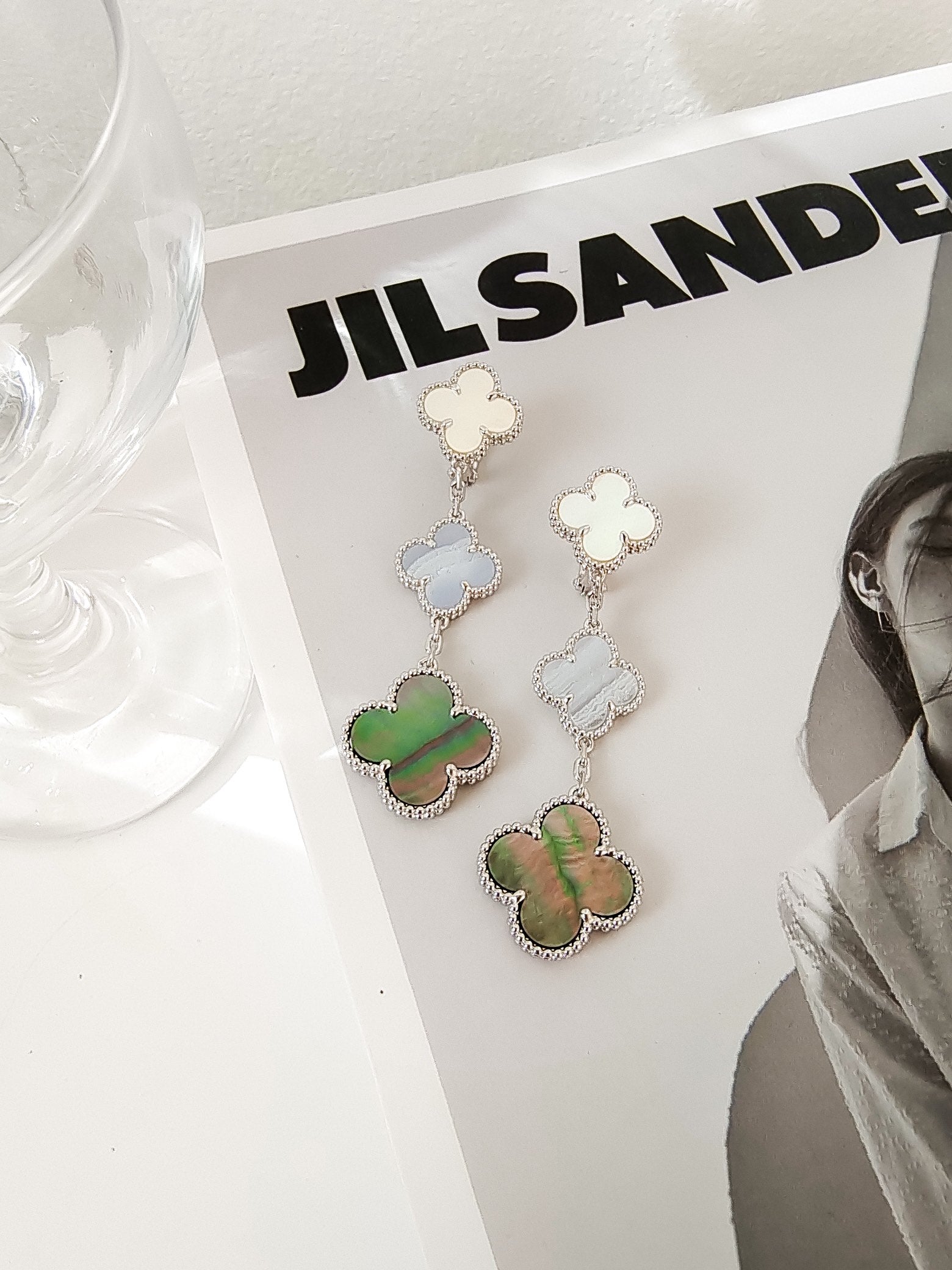 ¡®Glow¡¯CLOVER 3 MOTIFS CHALCEDONY DARK MOP SILVER EARRINGS