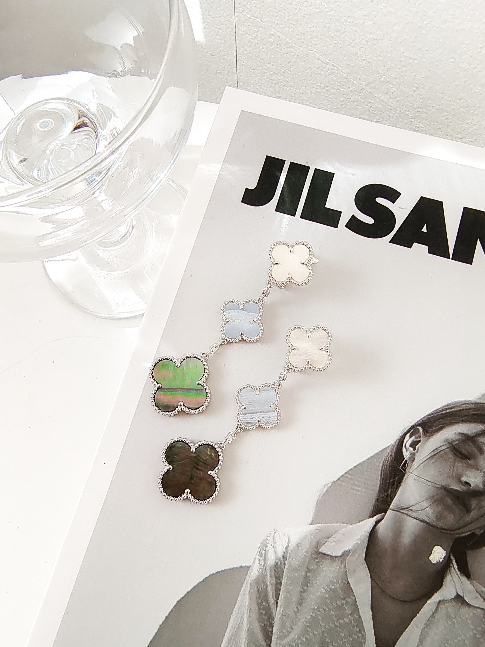 ¡®Glow¡¯CLOVER 3 MOTIFS CHALCEDONY DARK MOP SILVER EARRINGS