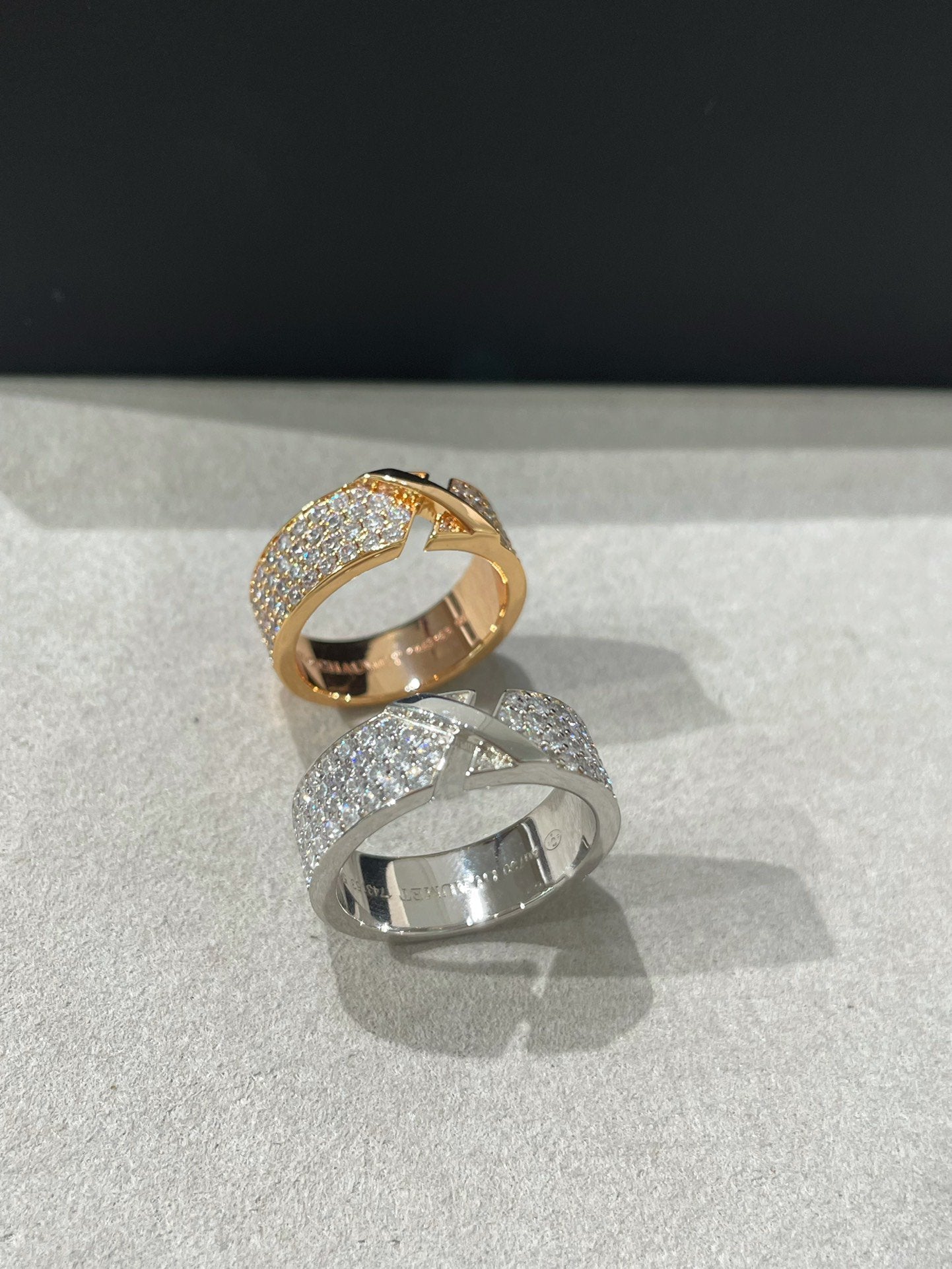 GlowLIENS EVIDENCE  DIAMOND PAVED RING