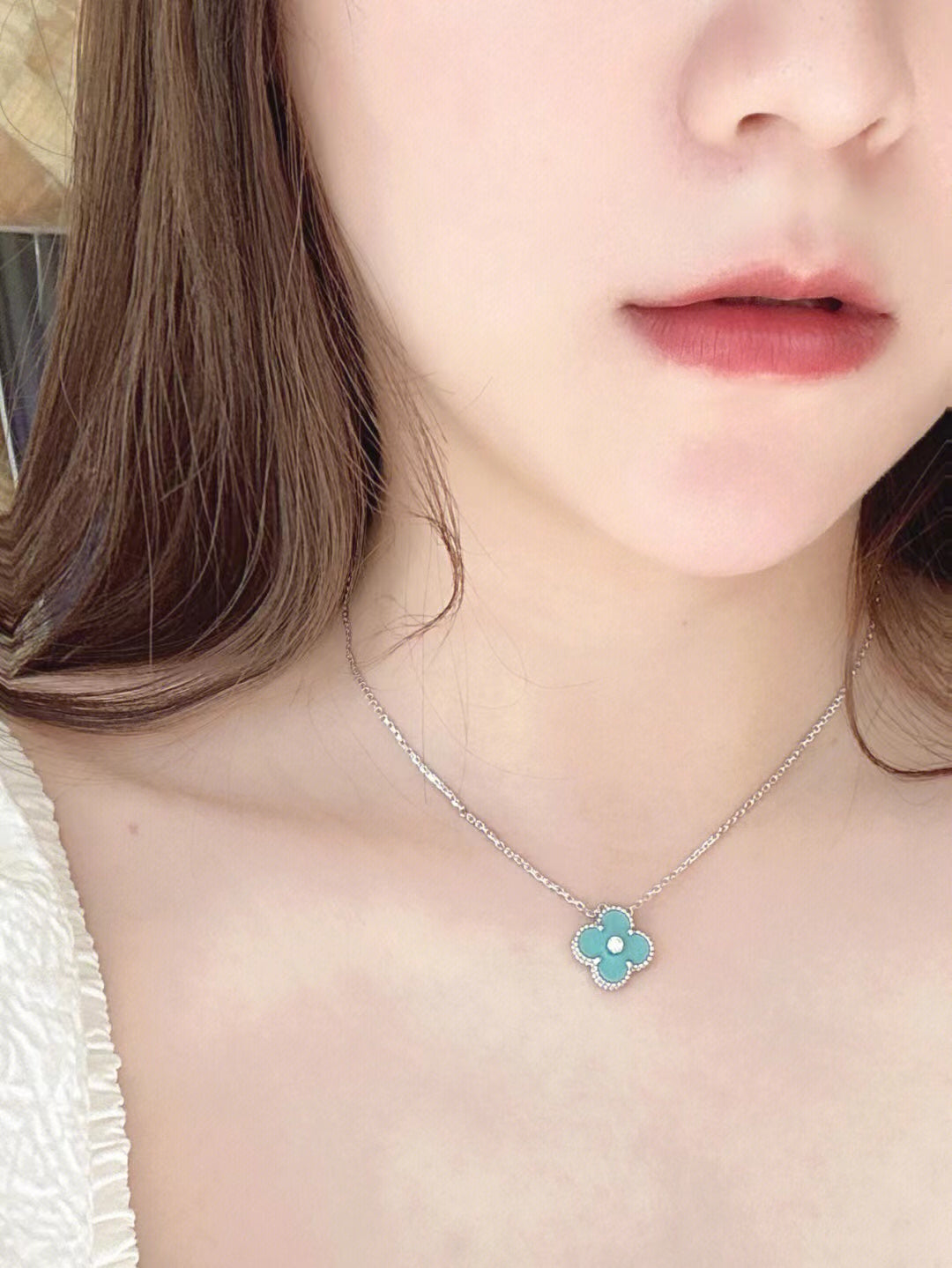 ¡®Glow¡¯CLOVER 1 DIAMOND LIGHT BLUE SILVER NECKLACE