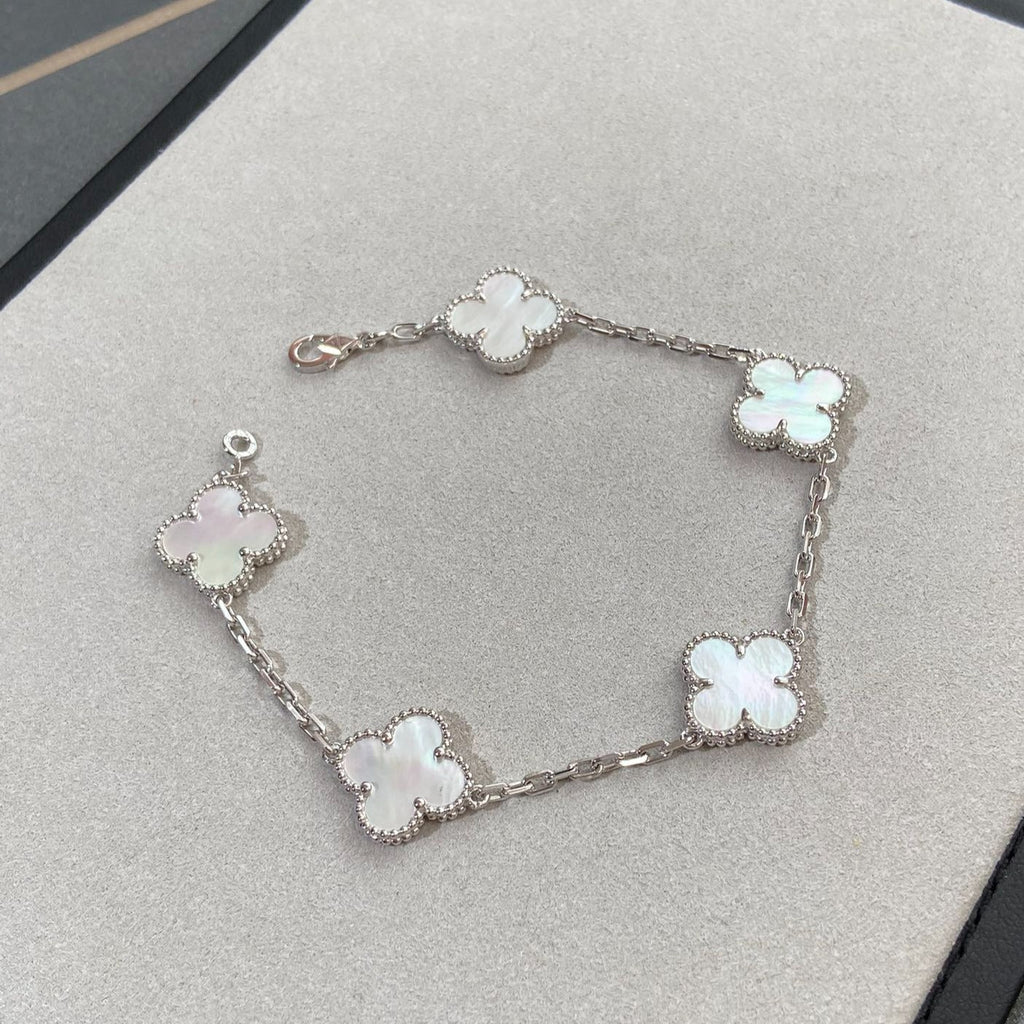 [Glow Jewelry]CLOVER WHITE PEARL MOP 5 MOTIF BRACELET COLLECTION