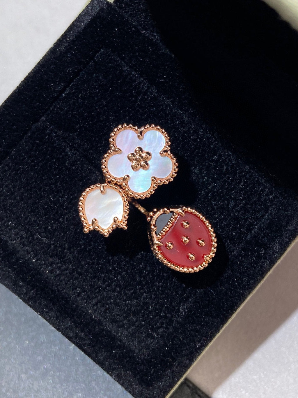 ¡®Glow¡¯LUCKY 3 MOTIF ROSE GOLD RING
