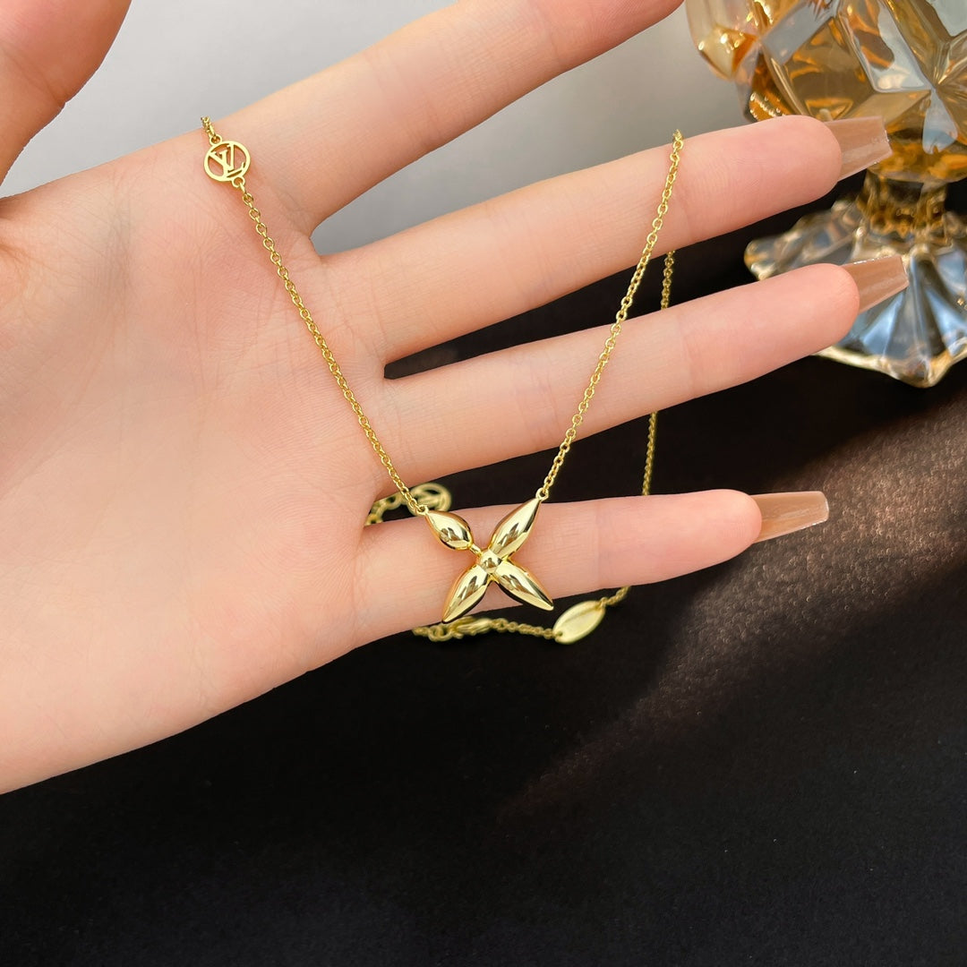 GlowLOUISETTE GOLD NECKLACE