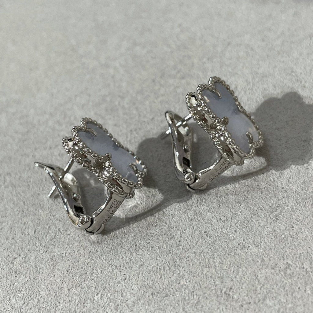 ¡®Glow¡¯CLOVER CHALCEDONY SILVER STUD EARRINGS