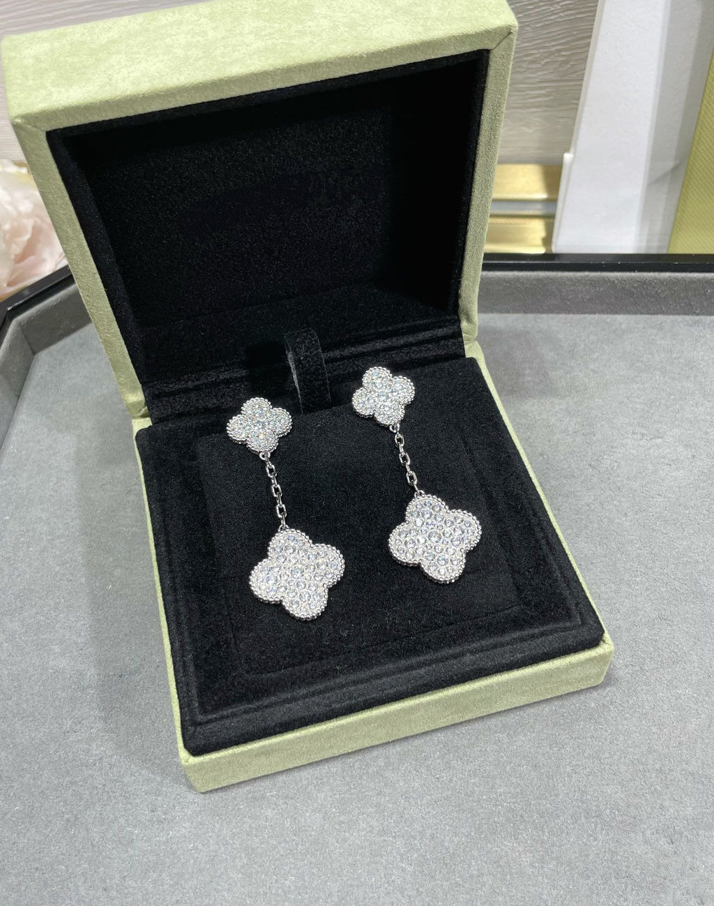 ¡®Glow¡¯CLOVER 2 MOTIFS DIAMOND PAVED SILVER EARRINGS