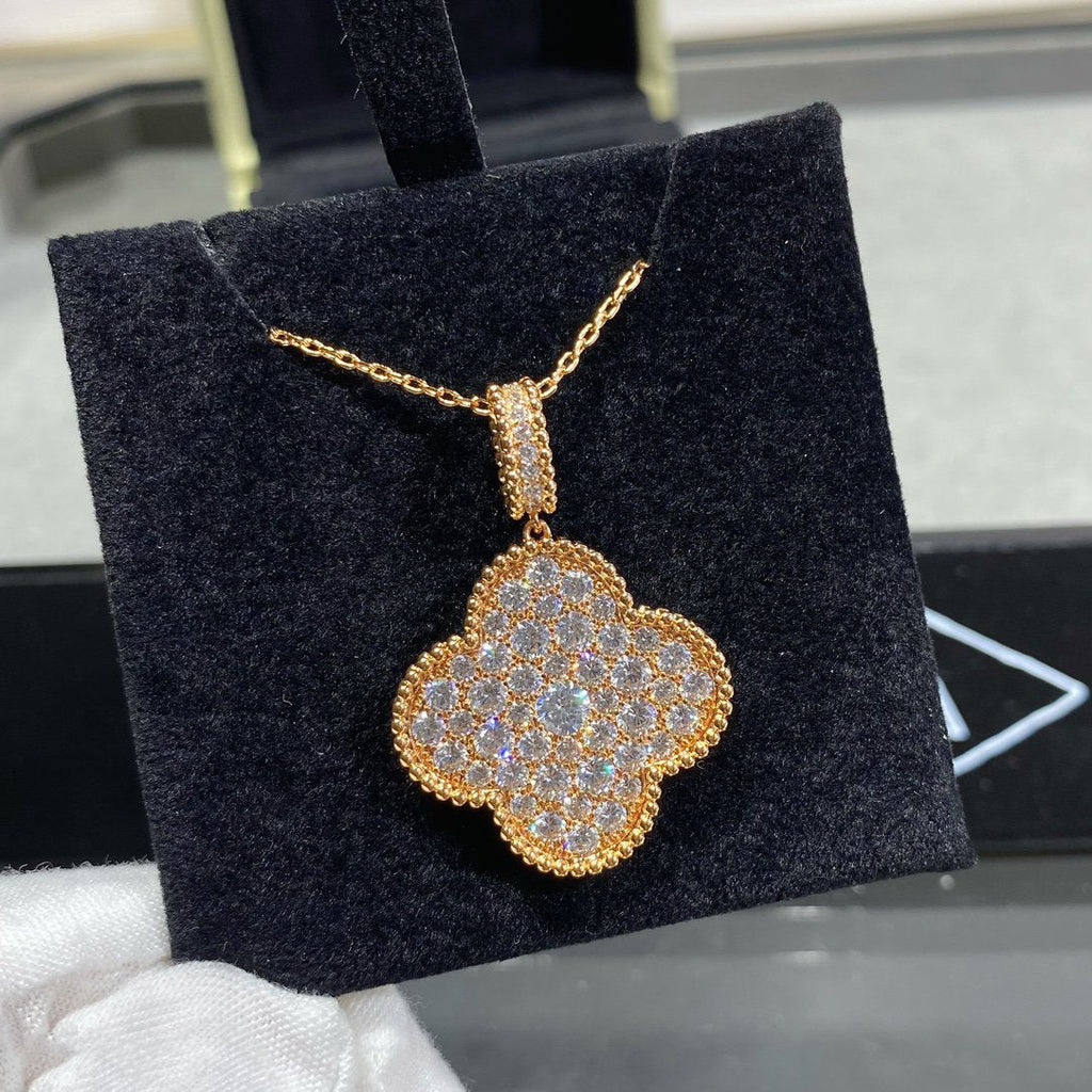¡®Glow¡¯CLOVER 25MM LARGE PEDANT DIAMOND PAVED LONG NECKLACE