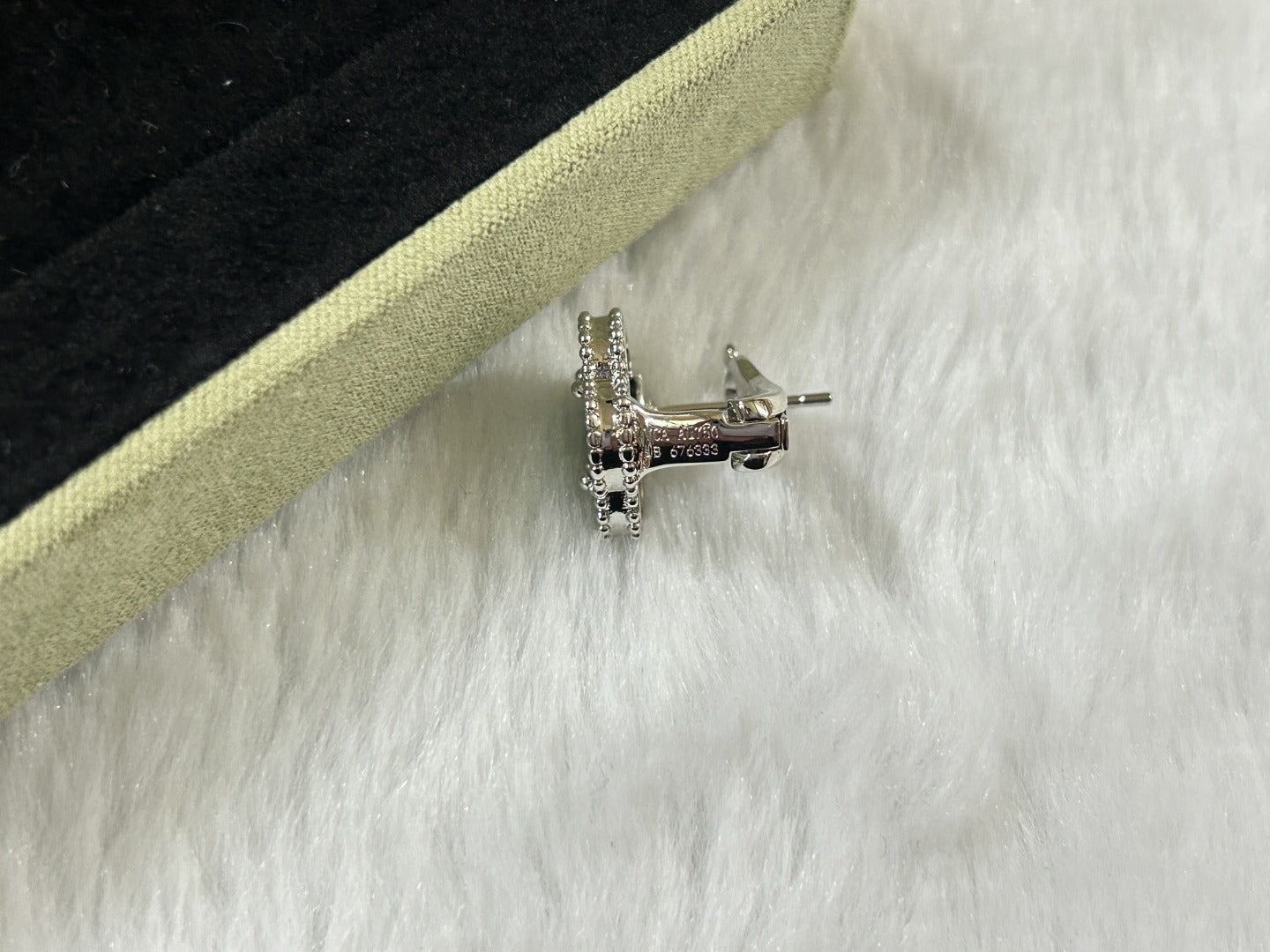 ¡®Glow¡¯CLOVER PIETERSITE MEDIUM STUD EARRINGS
