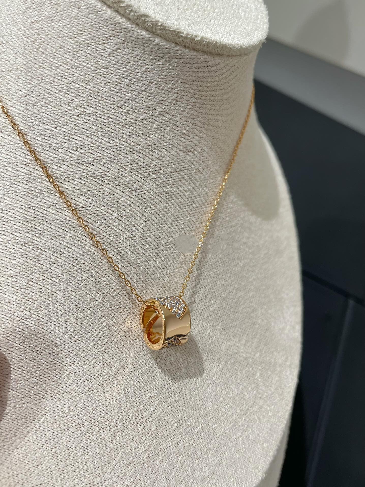 GlowLIENS EVIDENCE DIAMOND PAVED NECKLACE