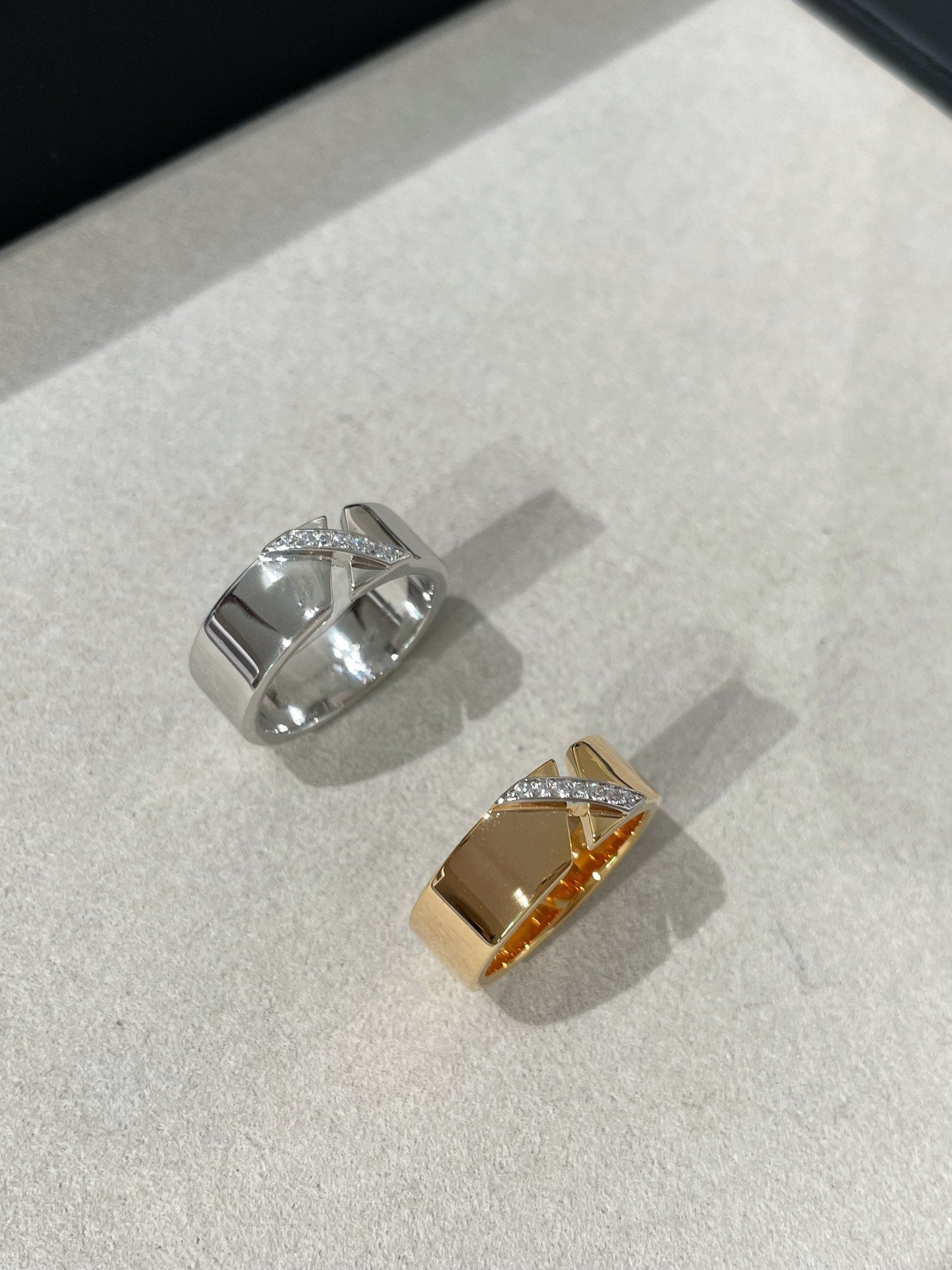 GlowLIENS EVIDENCE DIAOMOND RING