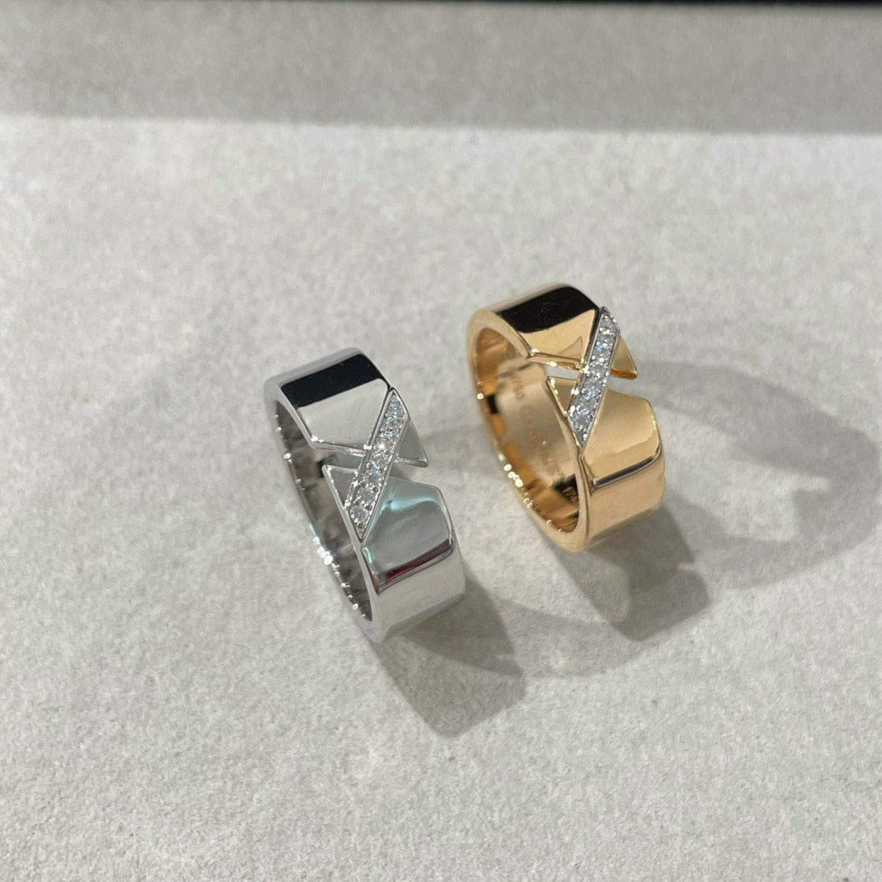 GlowLIENS EVIDENCE DIAOMOND RING