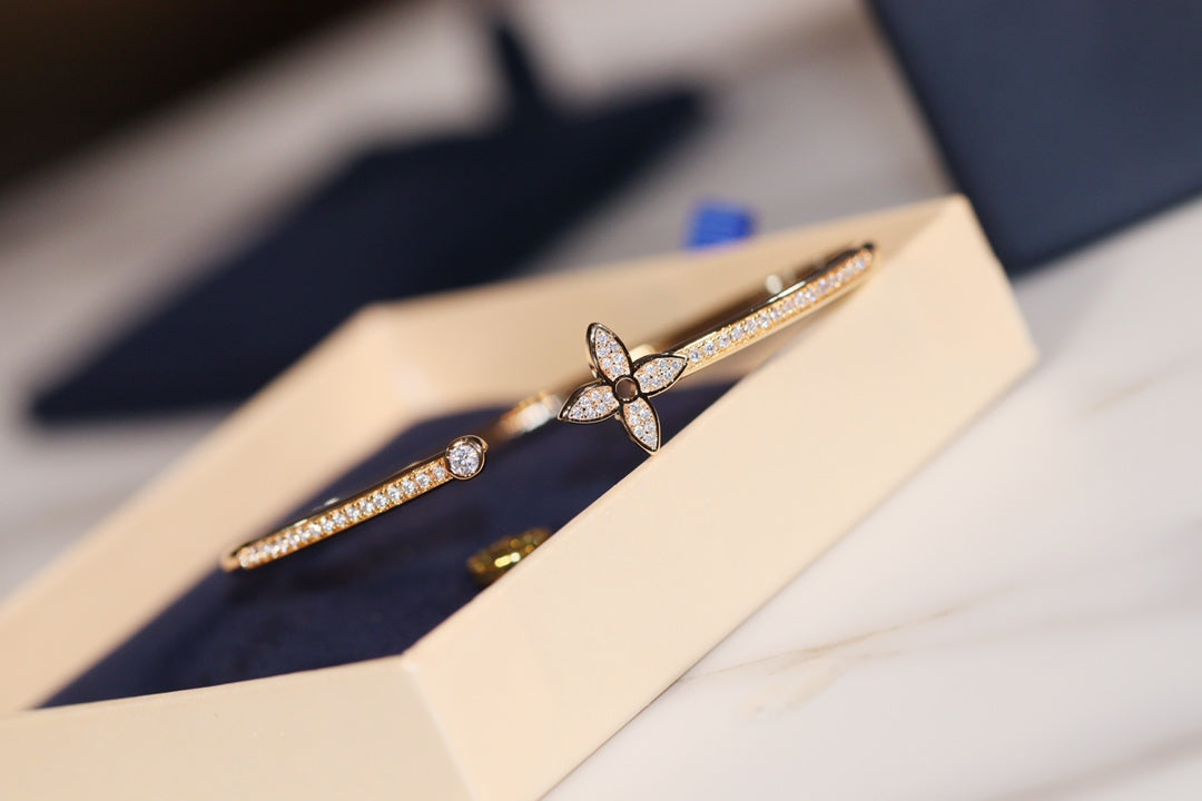 GlowIDYLLE GOLD OPEN BRACELET DIAMOND PAVED
