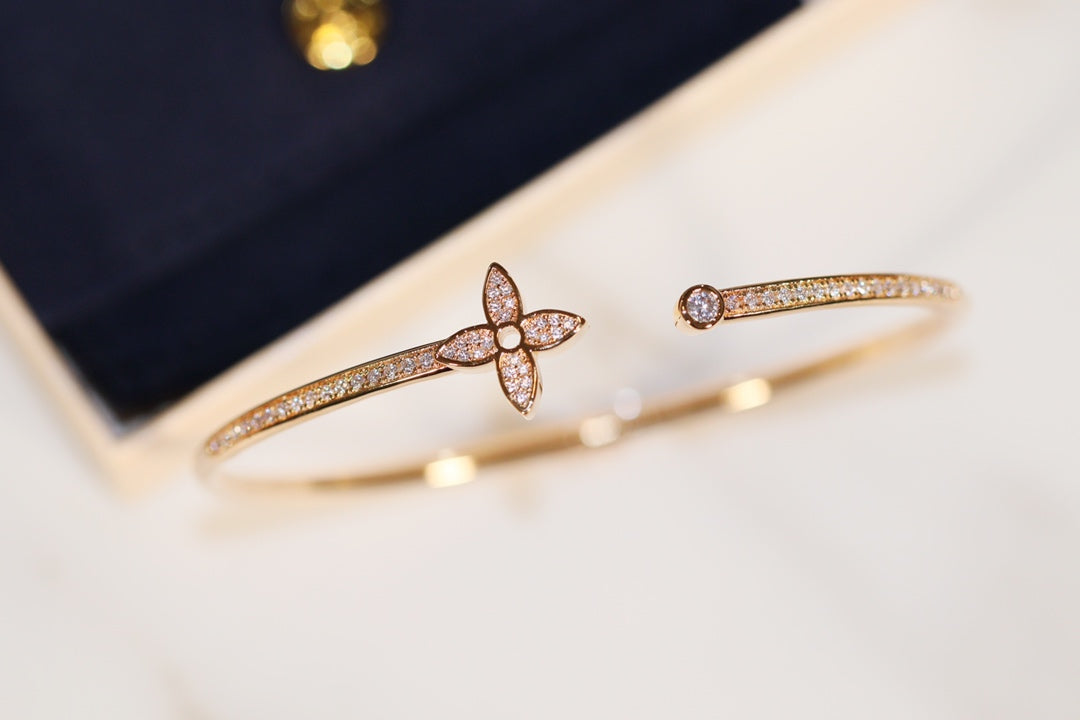 GlowIDYLLE GOLD OPEN BRACELET DIAMOND PAVED