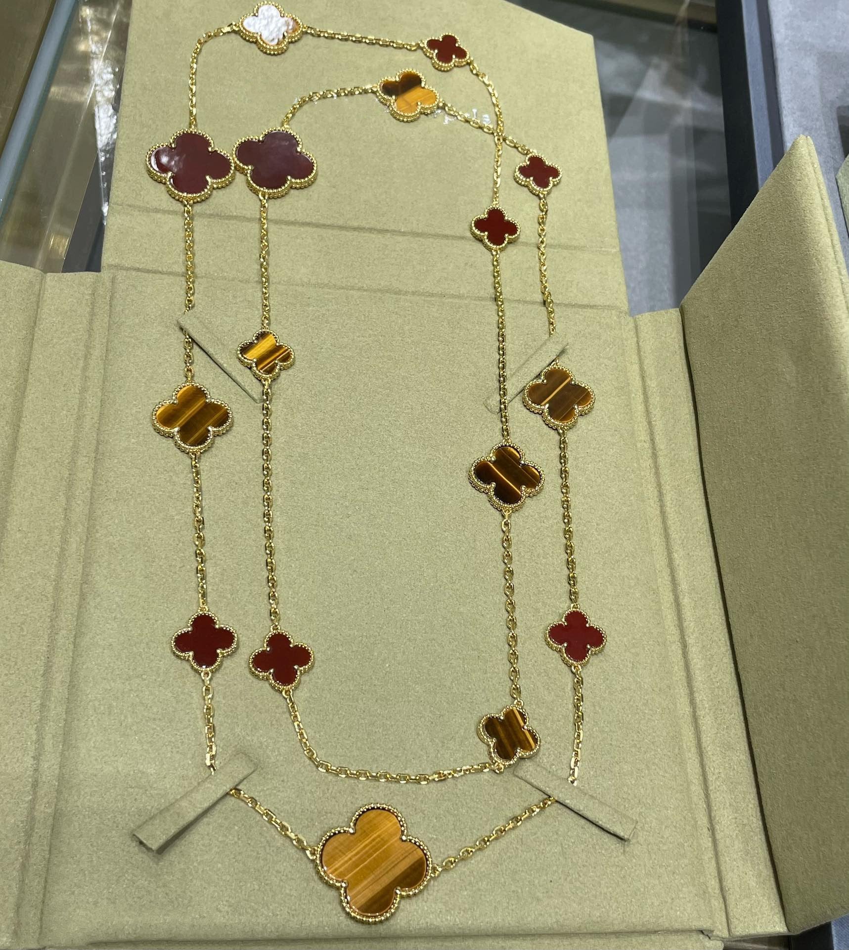 ¡®Glow¡¯CLOVER 16 MOTIF CARNELIAN TIGER EYE ROSE GOLD NECKLACE