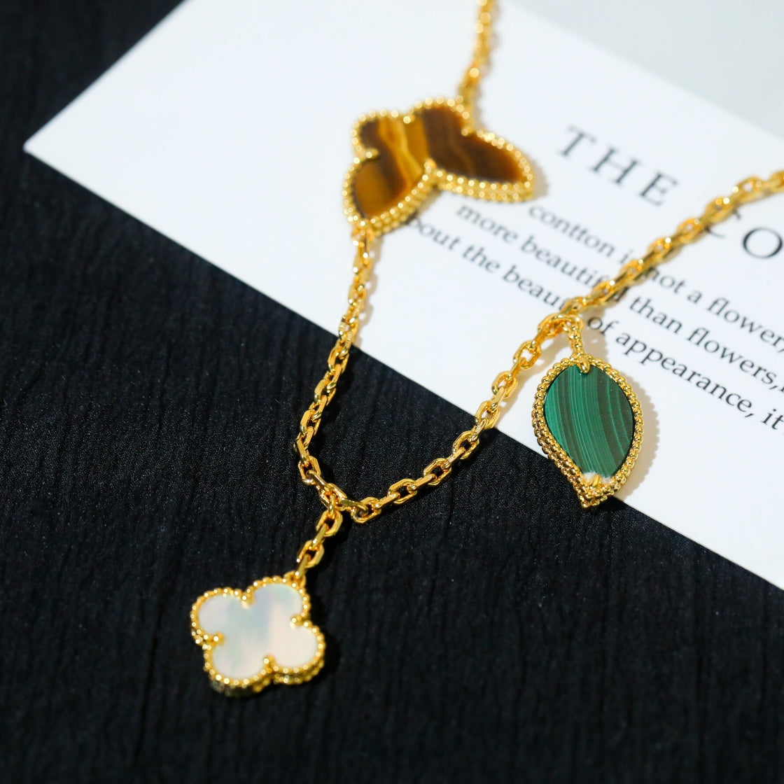 ¡®Glow¡¯LUCKY SPRING 5 MOTIF GOLD BRACELET