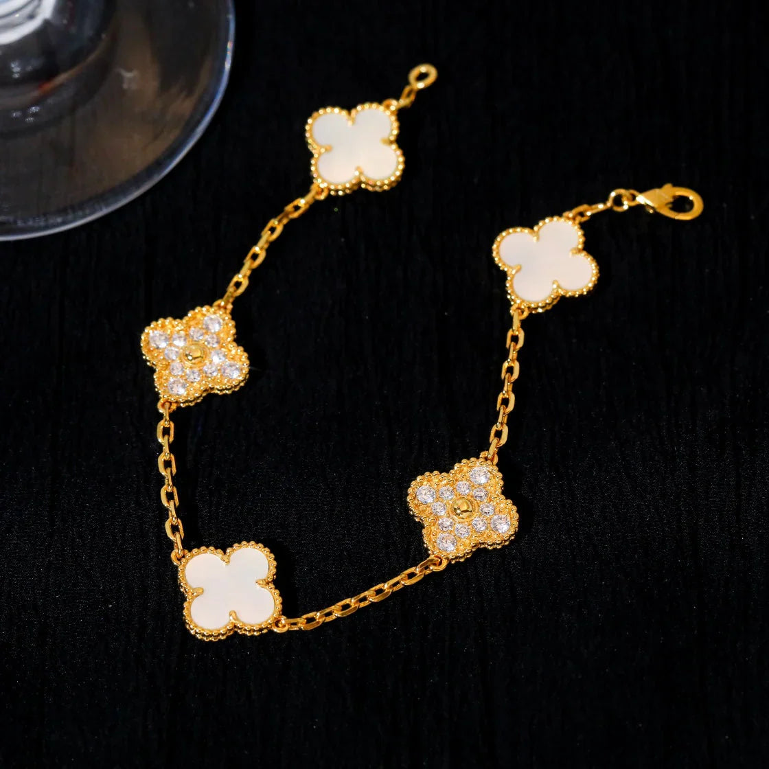 [Glow Jewelry]CLOVER WHITE PEARL MOP 5 MOTIF BRACELET COLLECTION