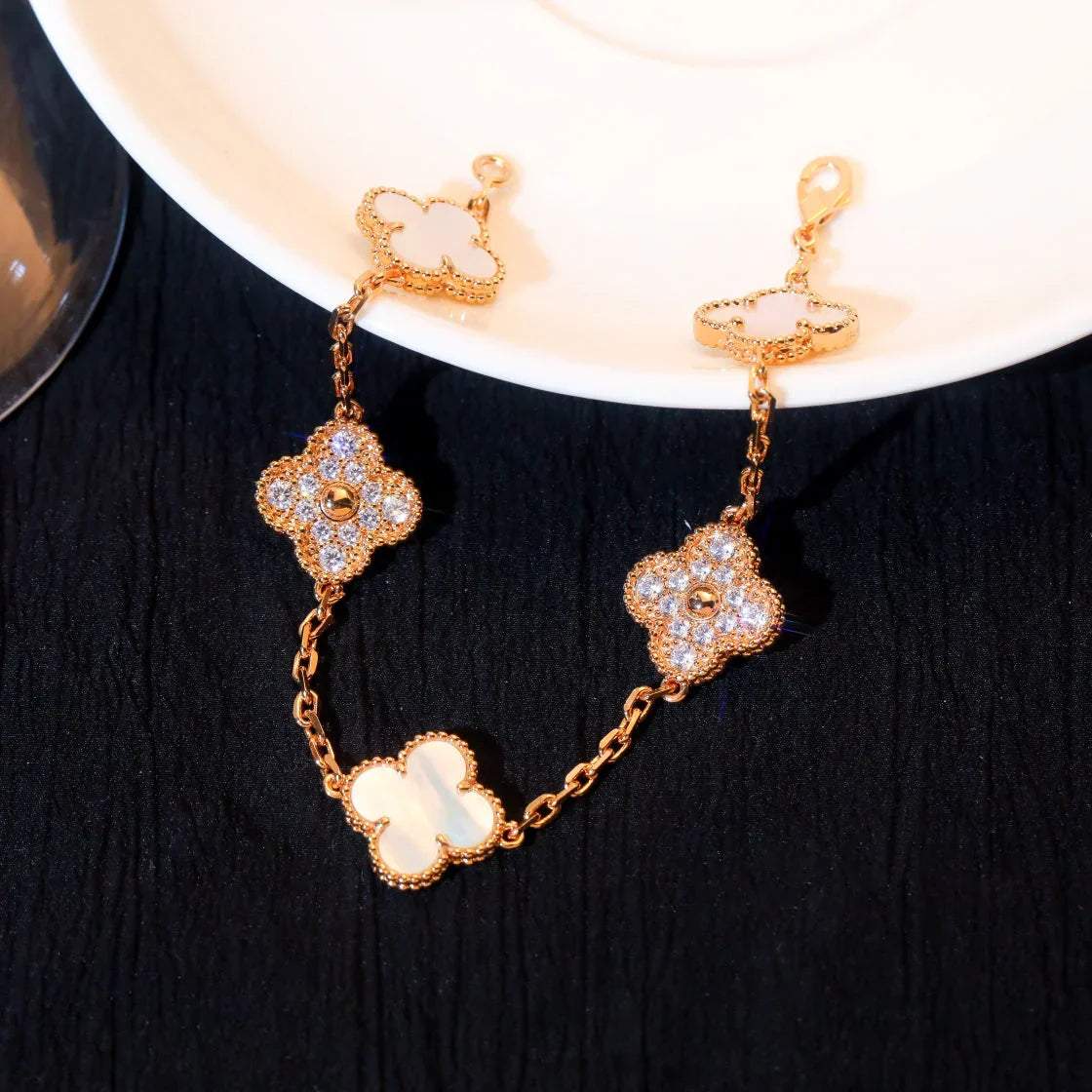 [Glow]New CLOVER WHITE PEARL MOP 5 MOTIF BRACELET COLLECTION