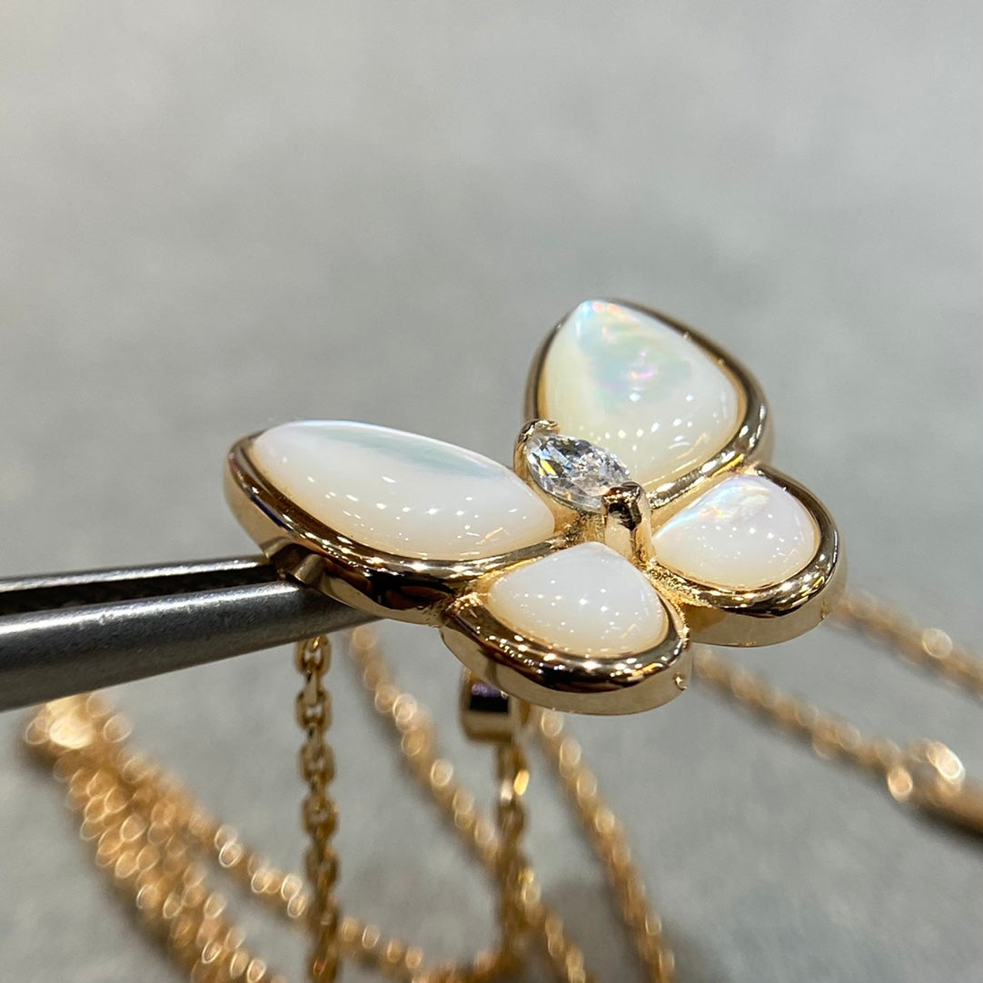 ¡®Glow¡¯BUTTERFLY MOP DIAMOND NECKLACE