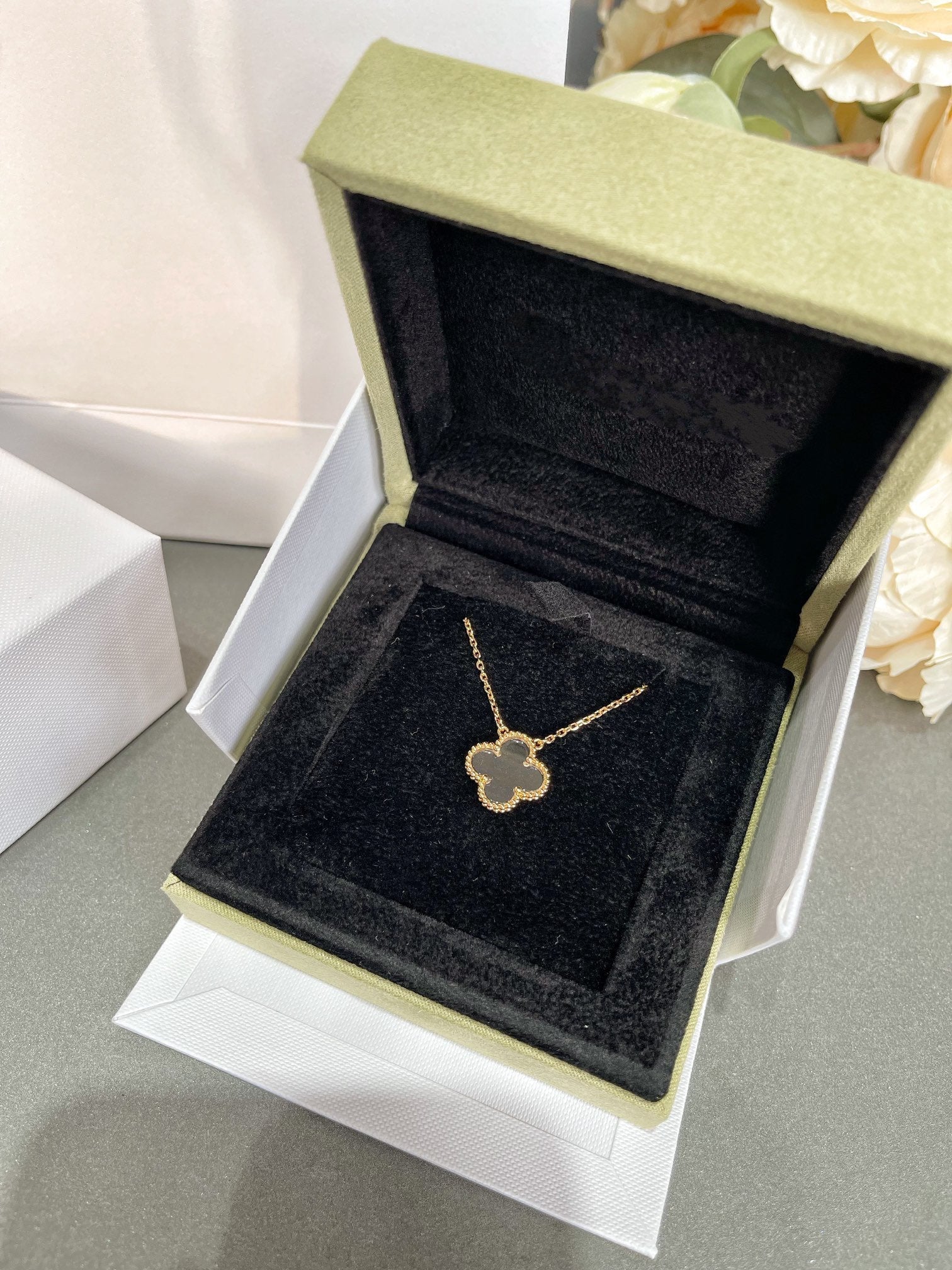 ¡®Glow¡¯CLOVER ROCK CRYSTAL ROSE GOLD NECKLACE