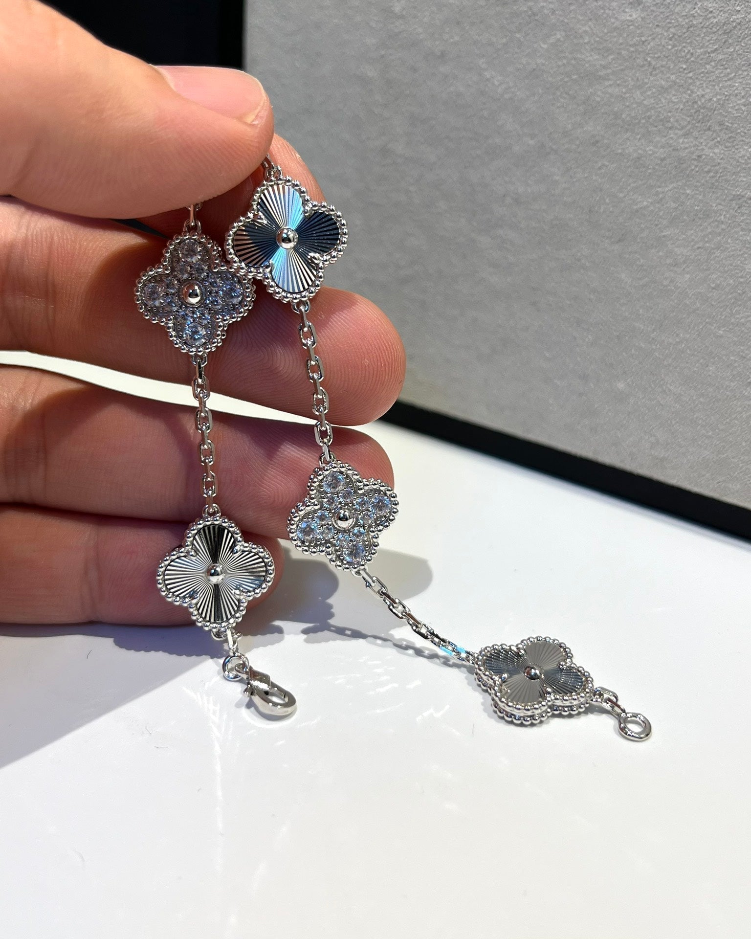 [Glow]New  CLOVER 5 MOTIF LASER BRACELET COLLECTION