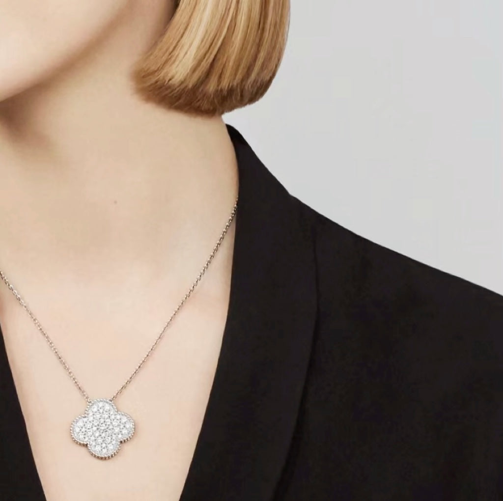 ¡®Glow¡¯CLOVER 25MM LARGE PENDANT DIAMOND PAVED SILVER NECKLACE