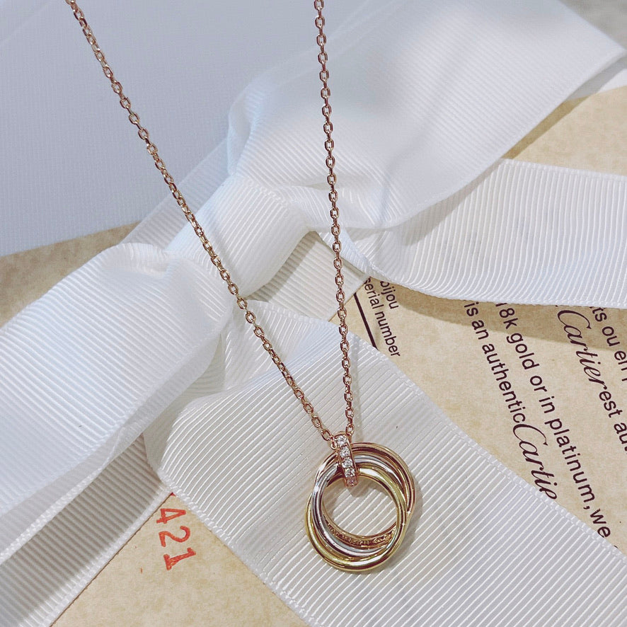 GlowTRINITY NECKLACE GOLD  DIAMONDS