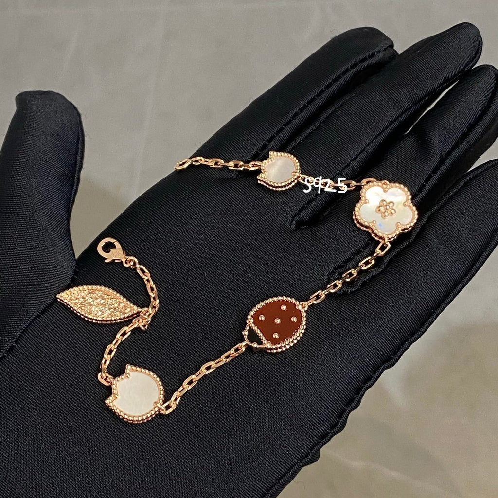 ¡®Glow¡¯LUCKY SPRING 5 MOTIF BRACELET